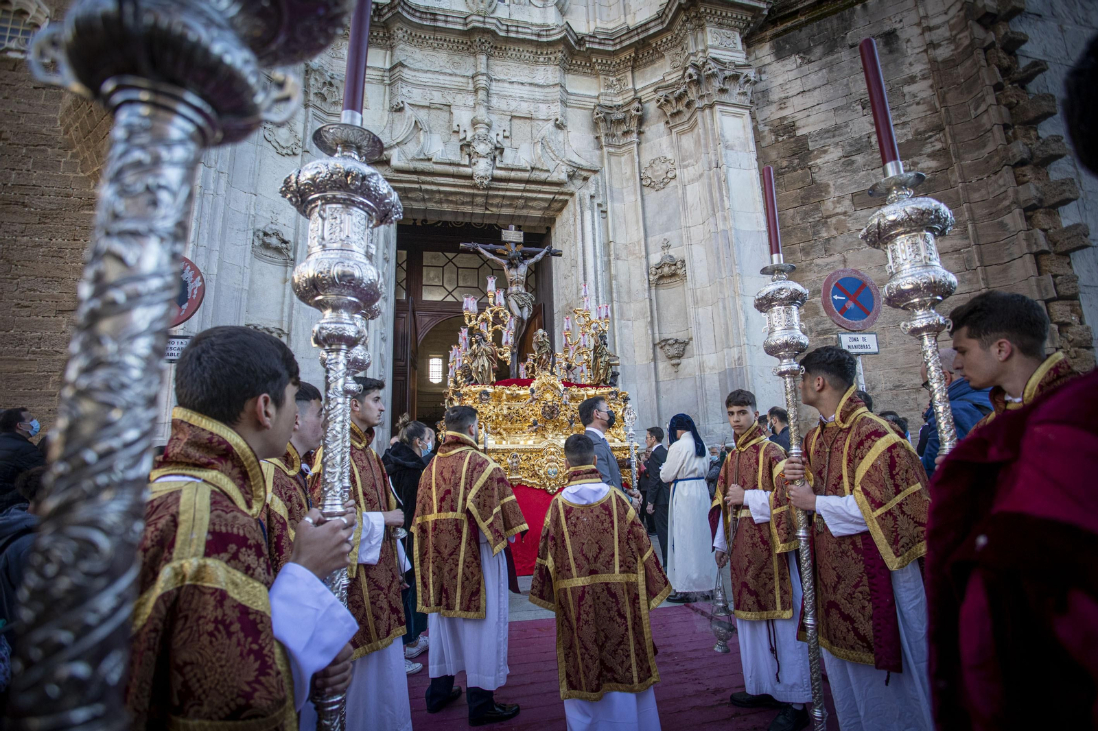 Imágenes del regreso de La Palma a su templo en la Semana Santa de Cádiz 2022