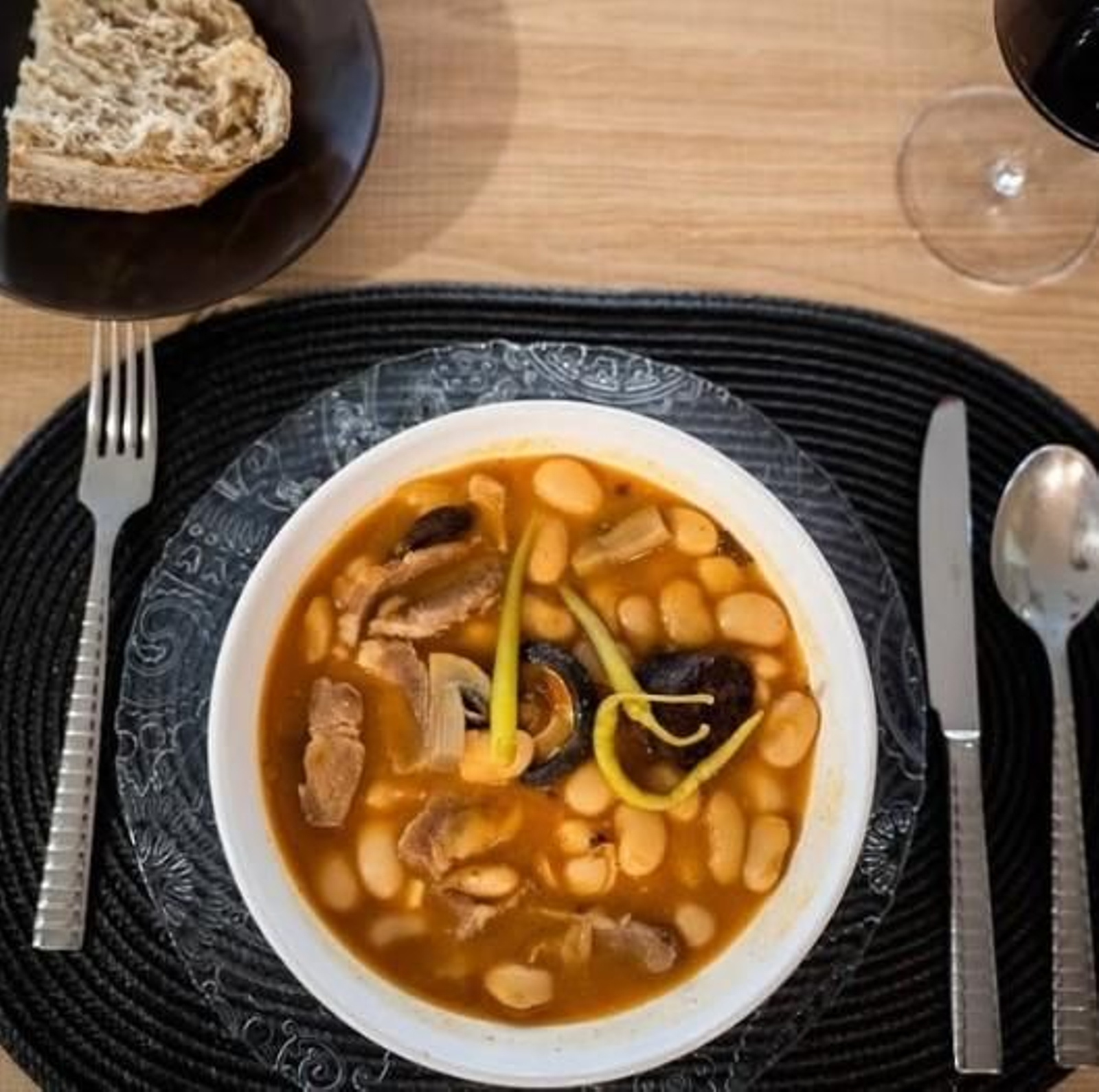 Guiso de alubias en Nískalo