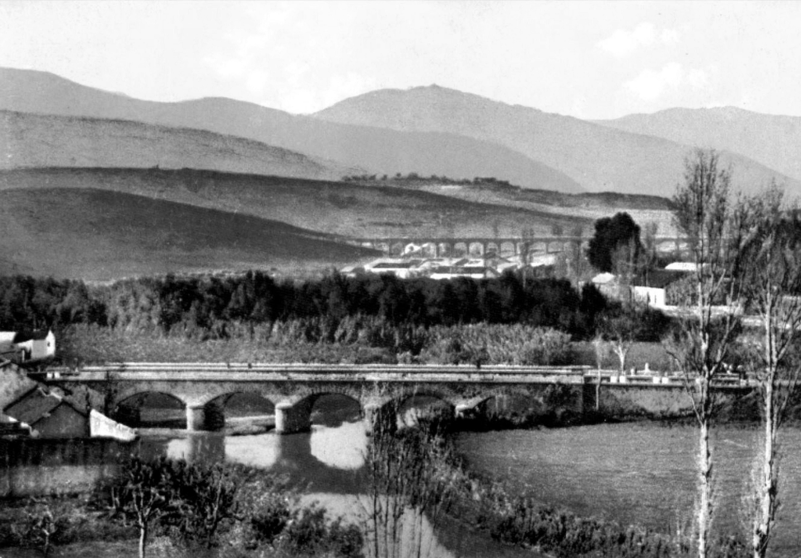 El puente del Matadero, vía de trasiego entre la calera La Infanta y el taller de Martín Zagua.
