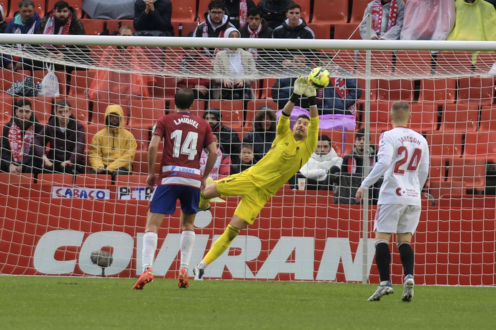 El estado de forma de Raúl Fernández está siendo determinante en el Granada CF.
