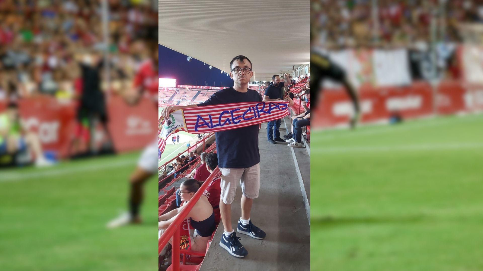 Manuel Chacón, con su bufanda del Algeciras en Tarragona.