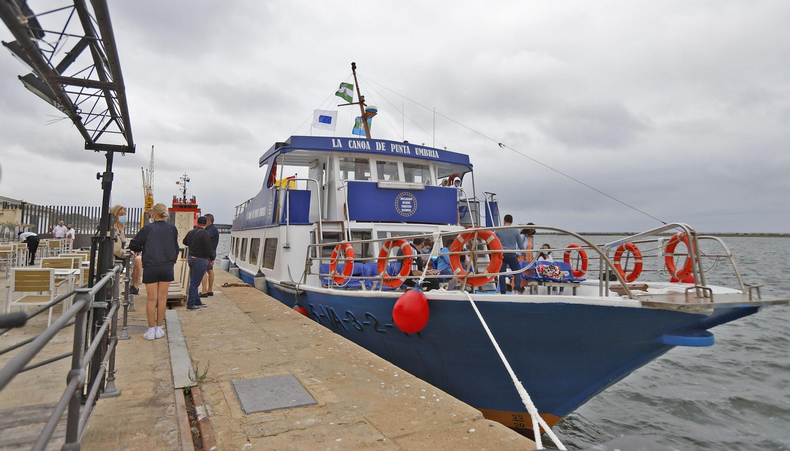 El servicio de canoas entre Punta Umbría y Huelva da el pistoletazo de salida este fin de semana