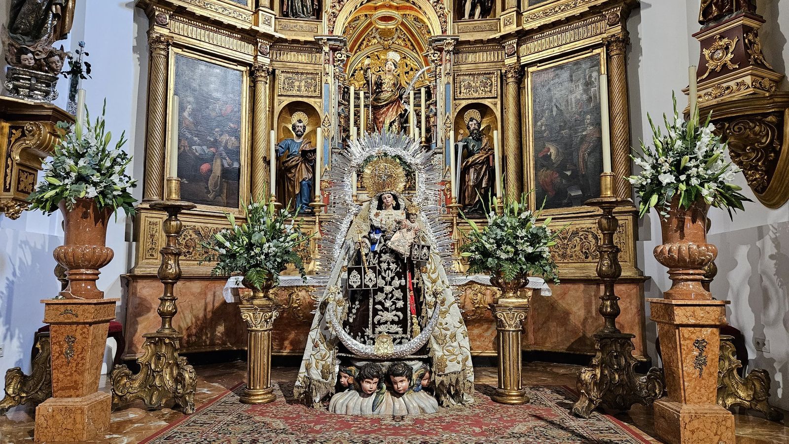 Altar de cultos de la Virgen del Carmen