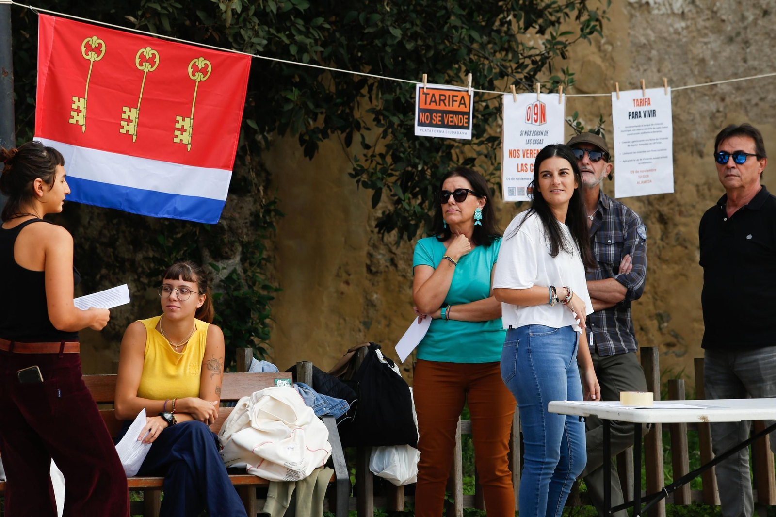 La manifestación por el derecho a una vivienda digna en Tarifa, en imágenes