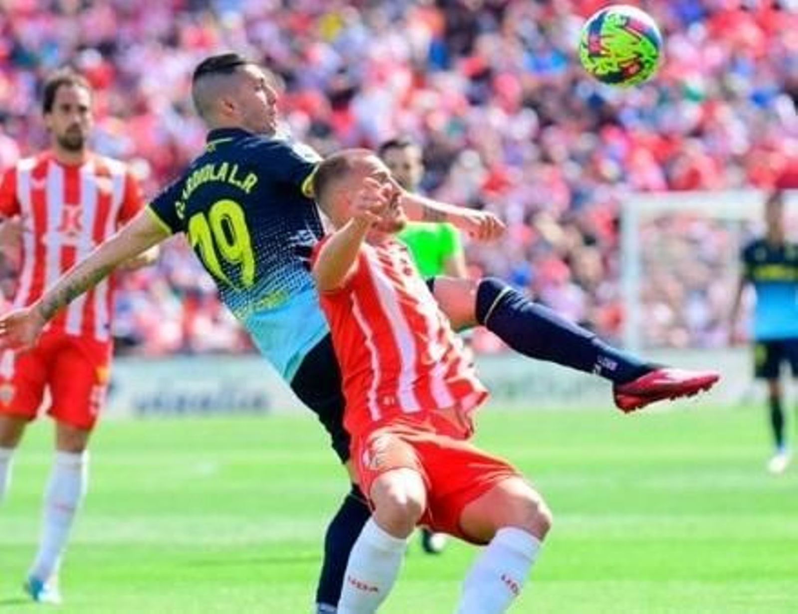 Sergi Guardiola pugna con Rodrigo Ely.