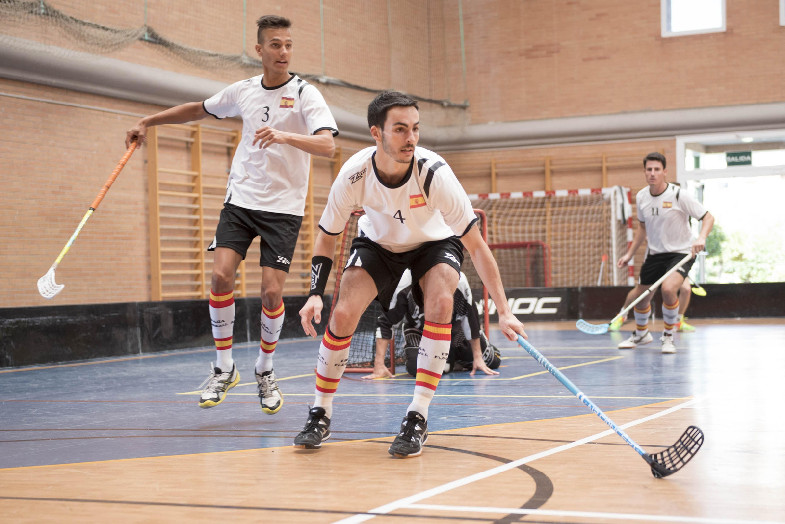 David de la Cuesta y Enrique González durante un lance del encuentro de ayer entre España y Bélgica en el Núñez Blanca.