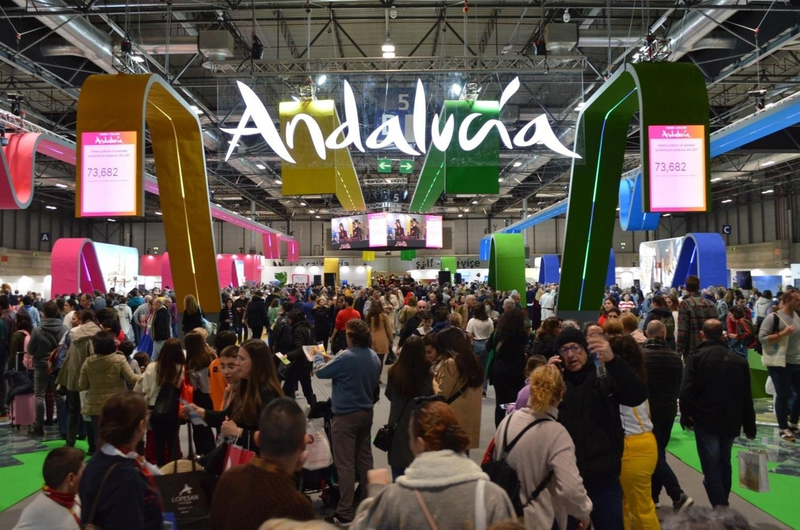 Pabellón de Andalucía, repleto de profesionales, en la pasada edición de FITUR.