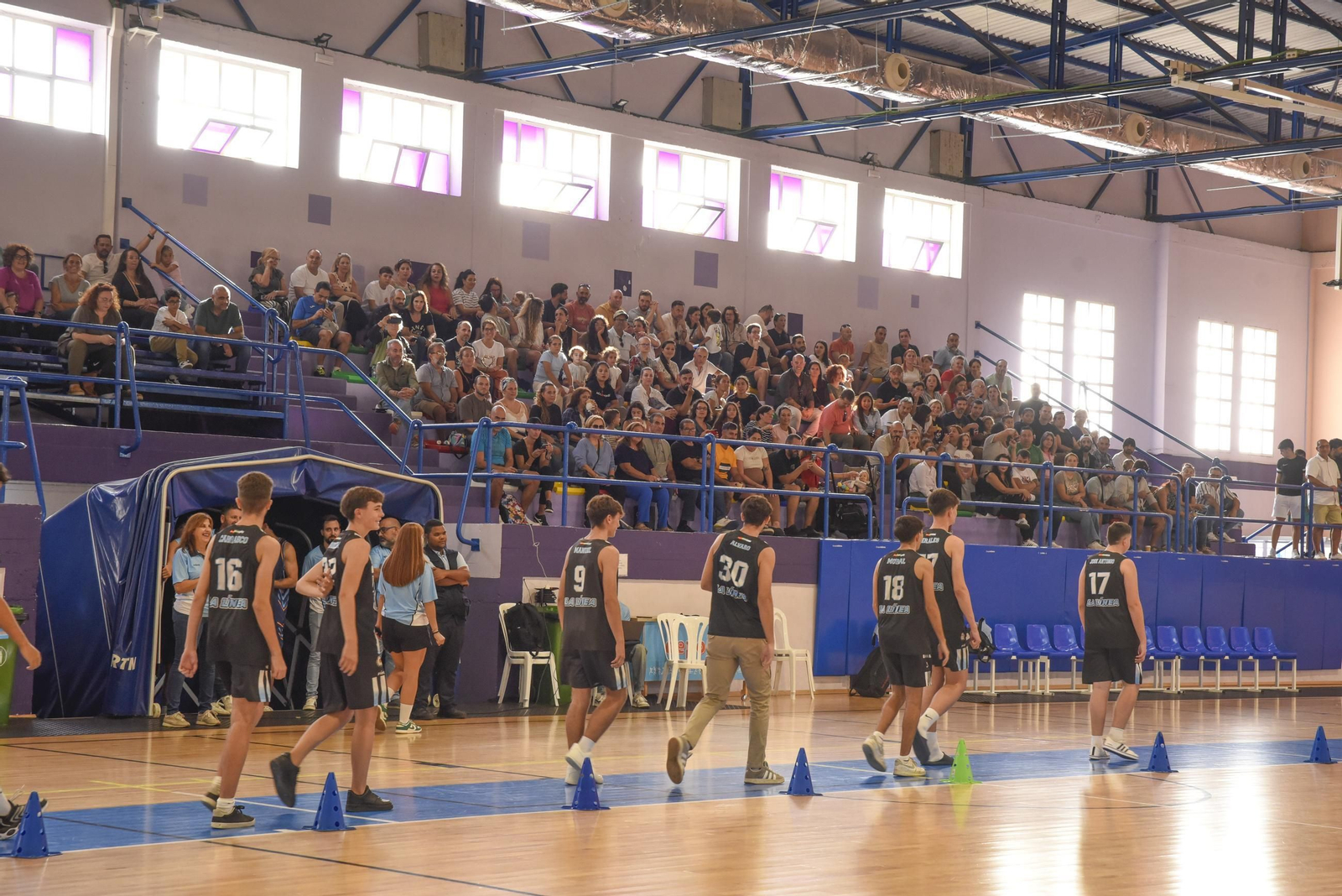 Búscate en la presentación de los equipos de la Unión Linense Baloncesto