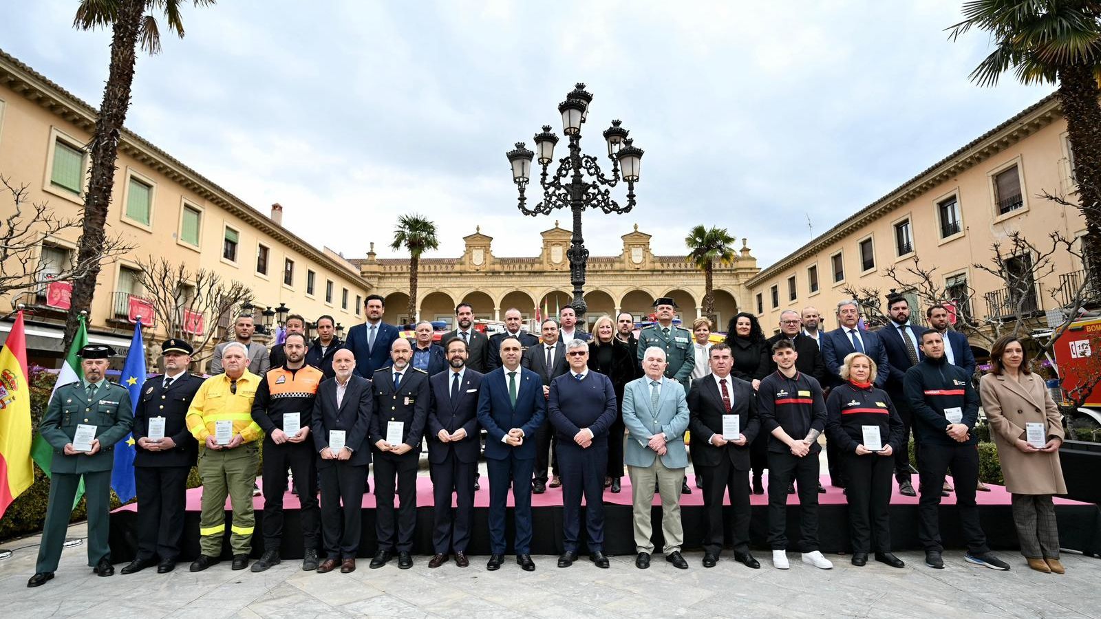 Imagen del homenaje a los efectivos en Guadix