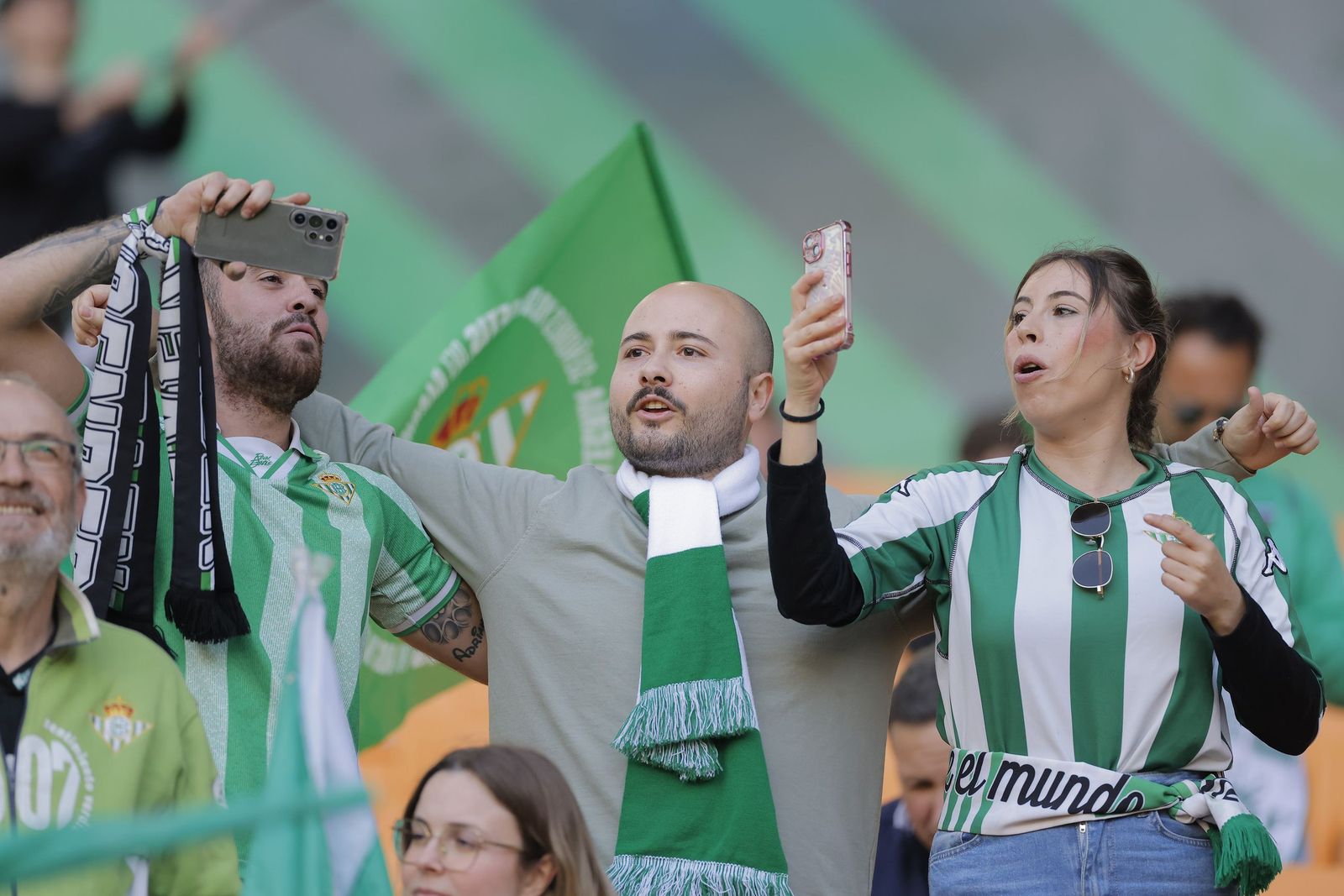 Búscate en las fotos del Betis - Sevilla