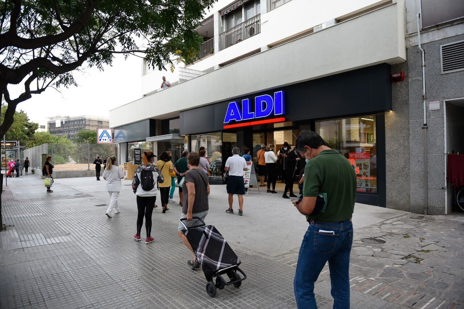 El acceso a la nueva tienda, por la parte de la Avenida de Andalucía.