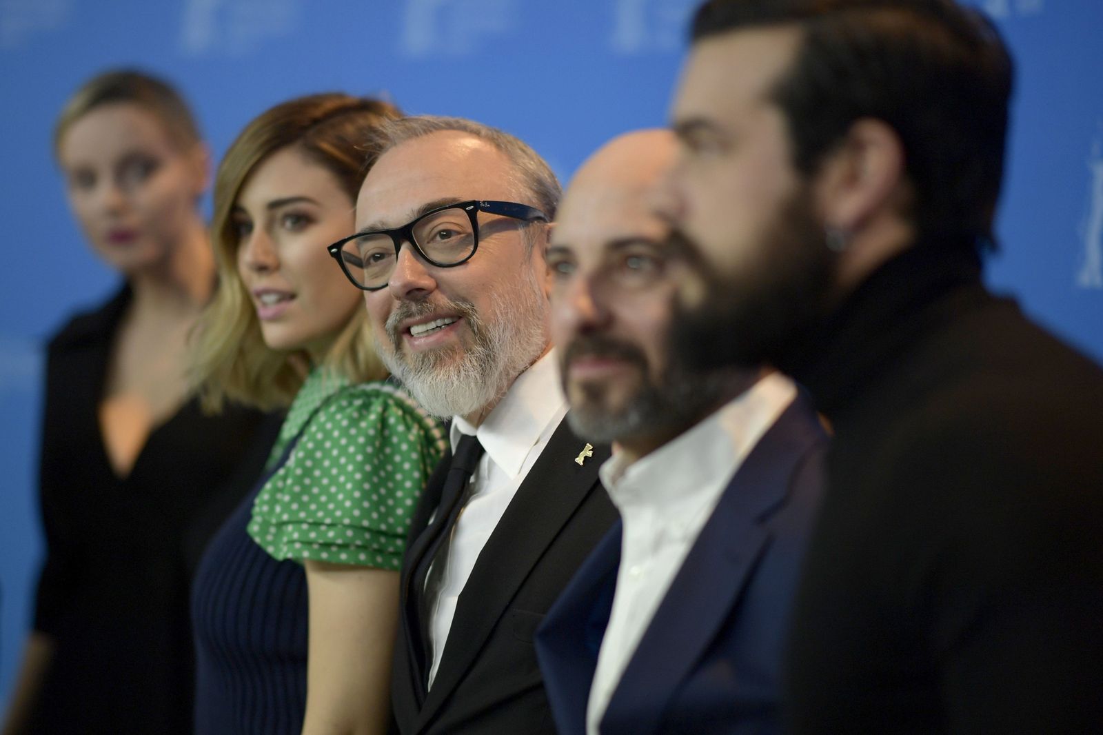 Álex de la Iglesia, en el centro, junto a Blanca Suárez y los actores Jaime Ordóñez y Mario Casas.