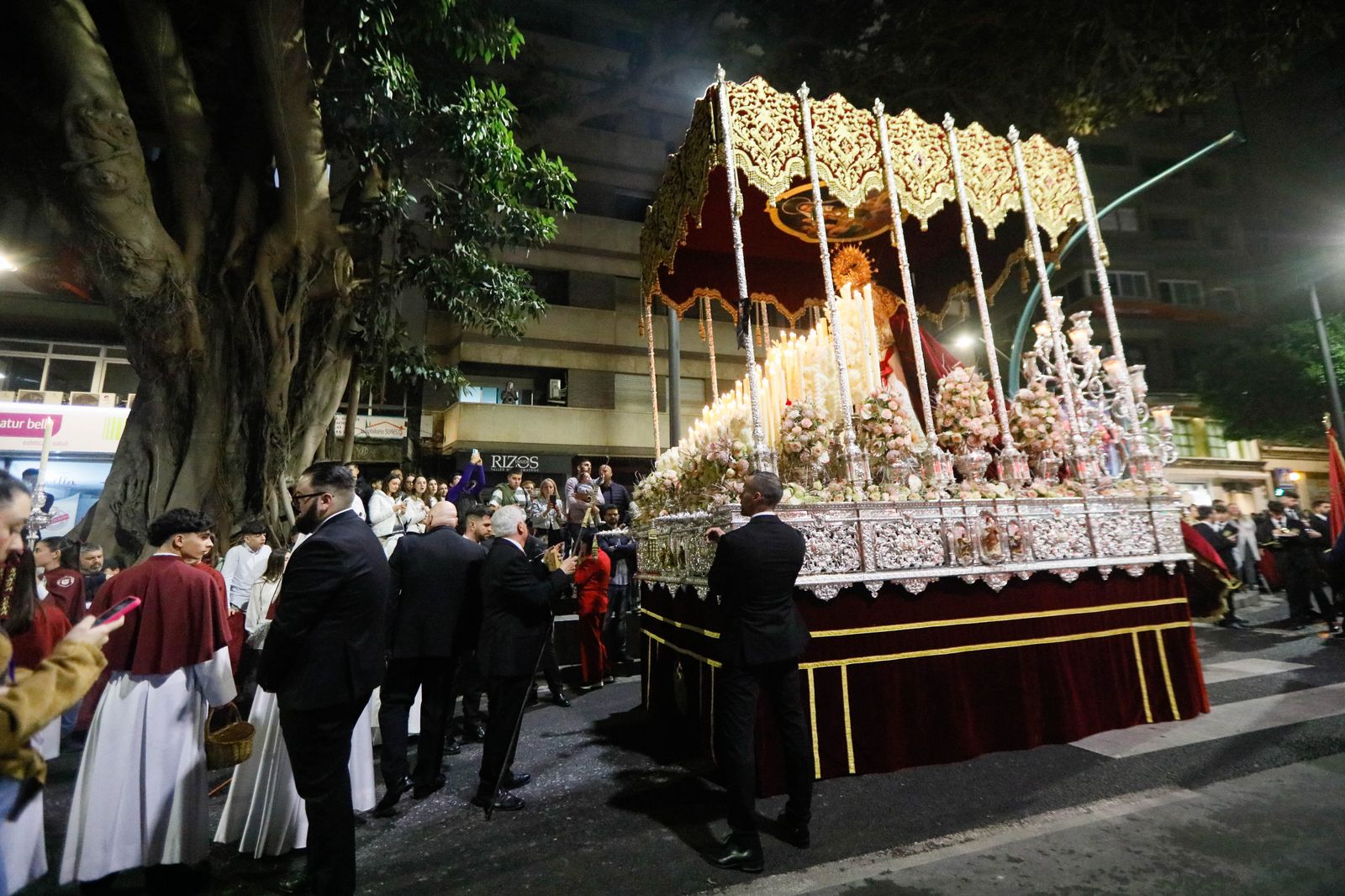 Te contamos en imágenes la Santa Cena tras la lluvia en la ciudad