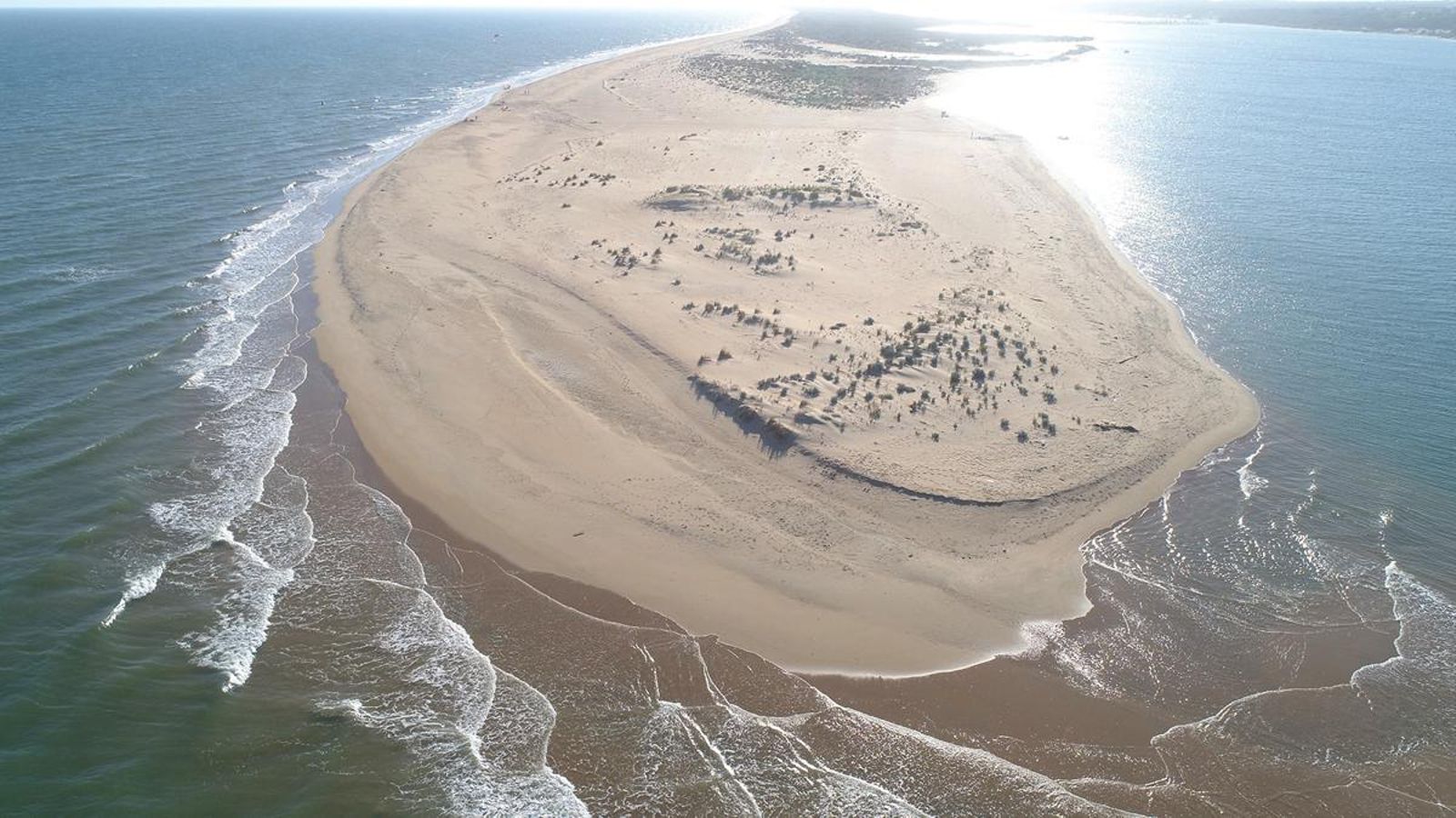 Más de doce kilómetros de playas, casi todas vírgenes.
