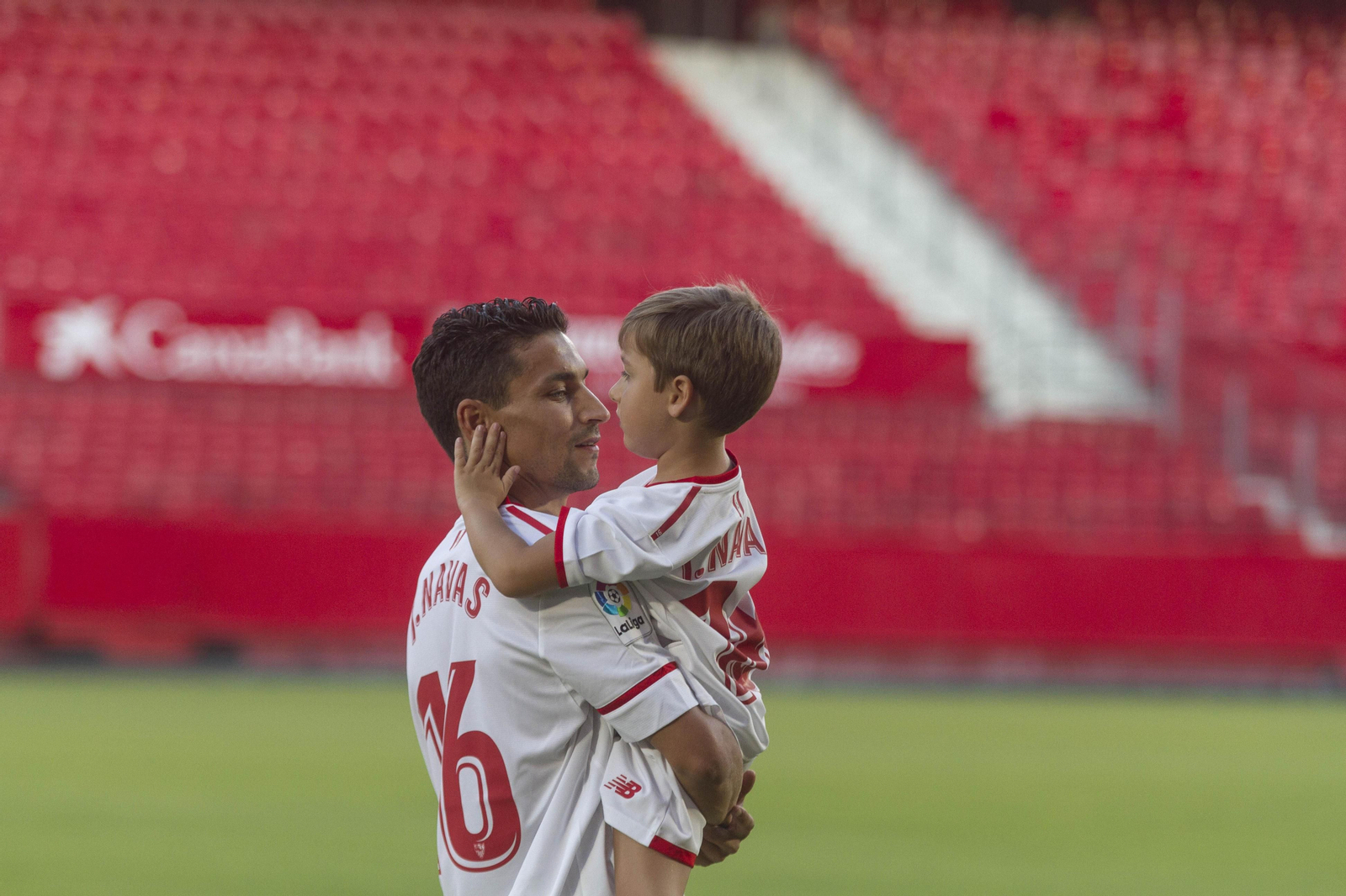 La presentación de Jesús Navas, en imágenes