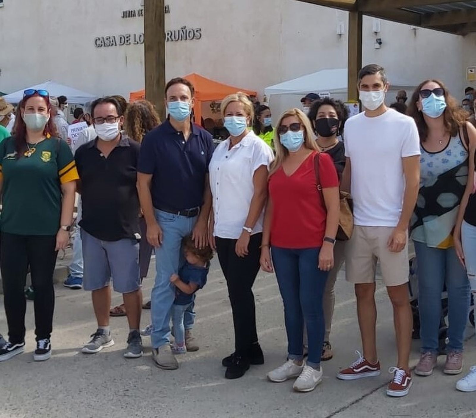 Gran participación en la cadena humana a las puertas de Los Toruños