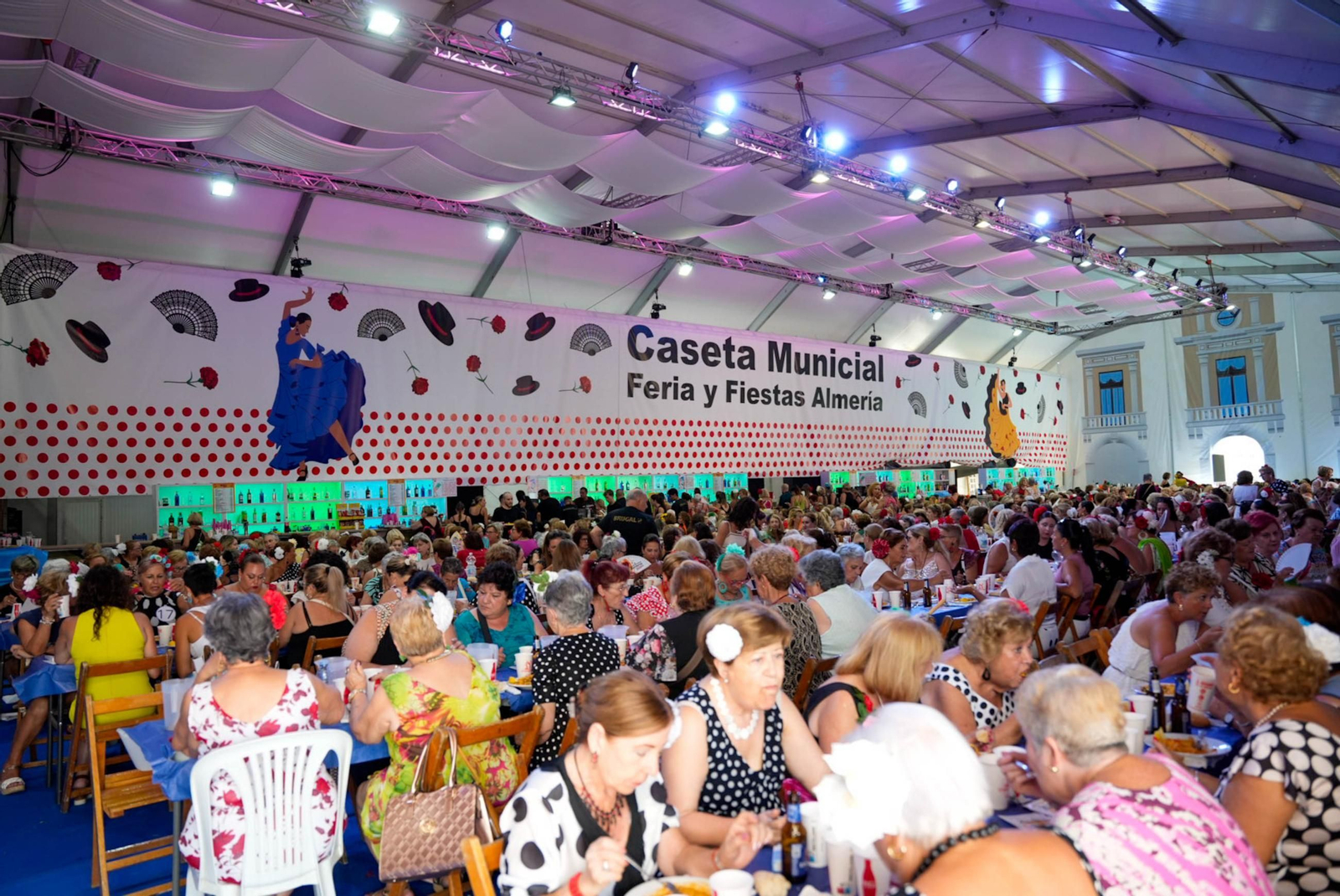 Las fotos de la comida de homenaje a la mujer en la Feria de Almería