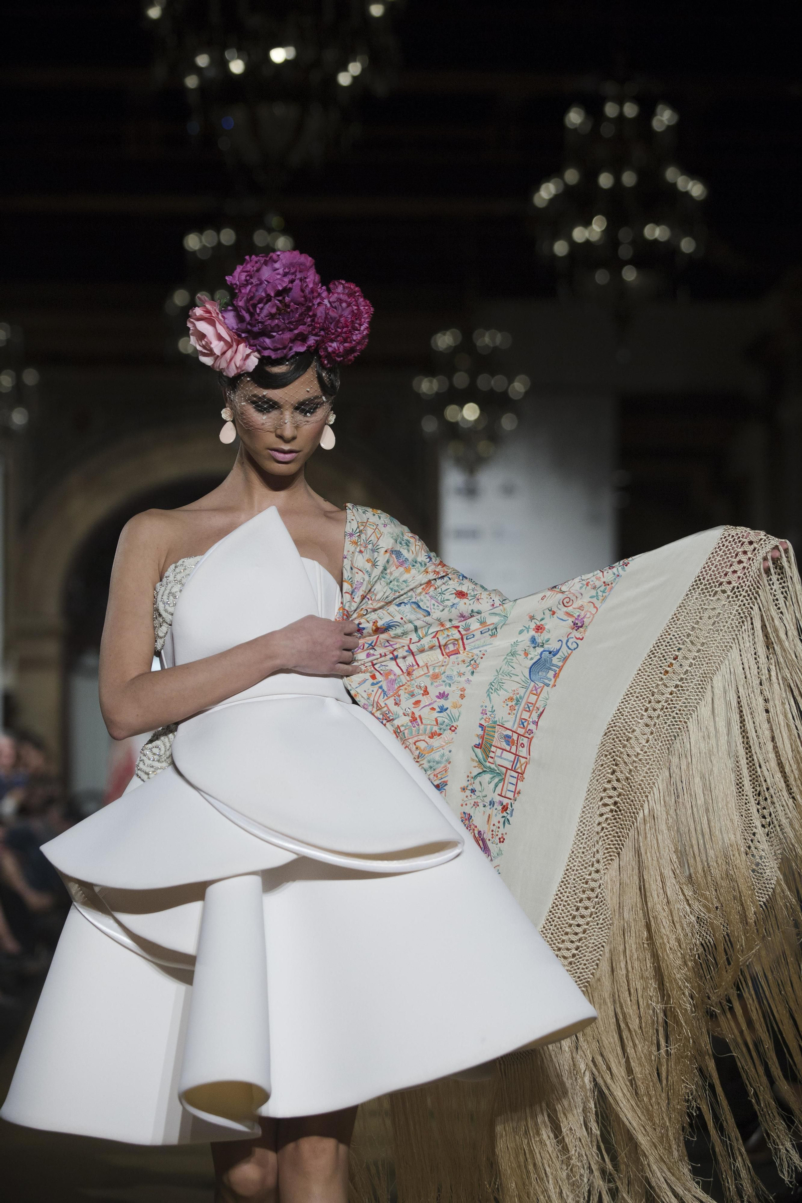 Las imágenes del 'backstage' y el desfile de Foronda y Roberto Diz