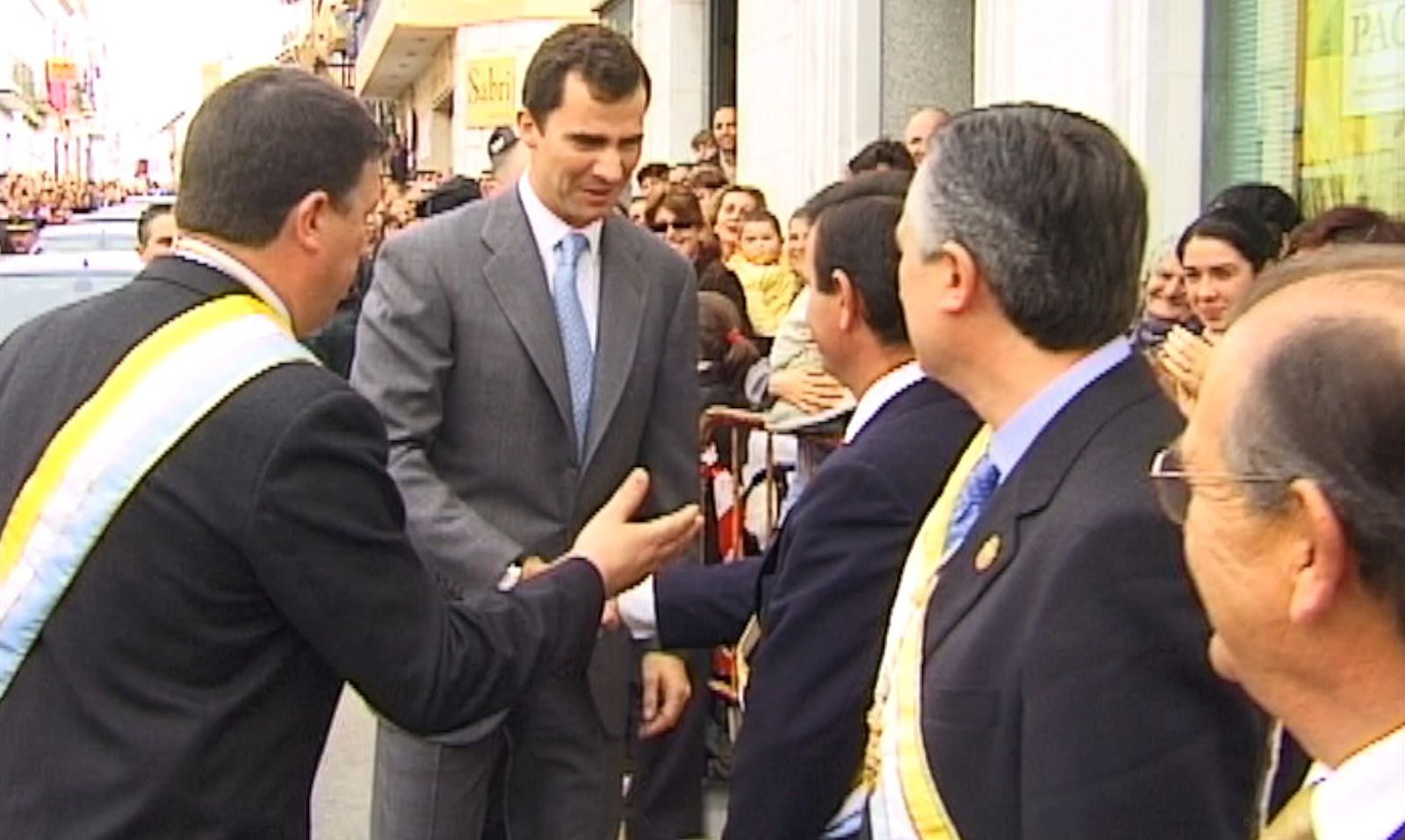 Visita del Rey aún siendo príncipe de Asturias a Palos en 2001.