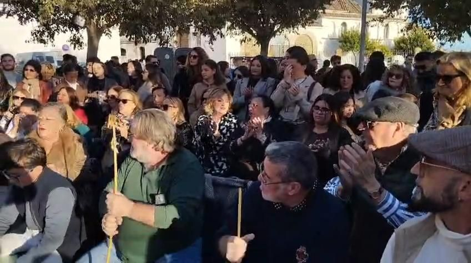 Zambomba del Cristo en la Plaza del Cristo de la Expiración