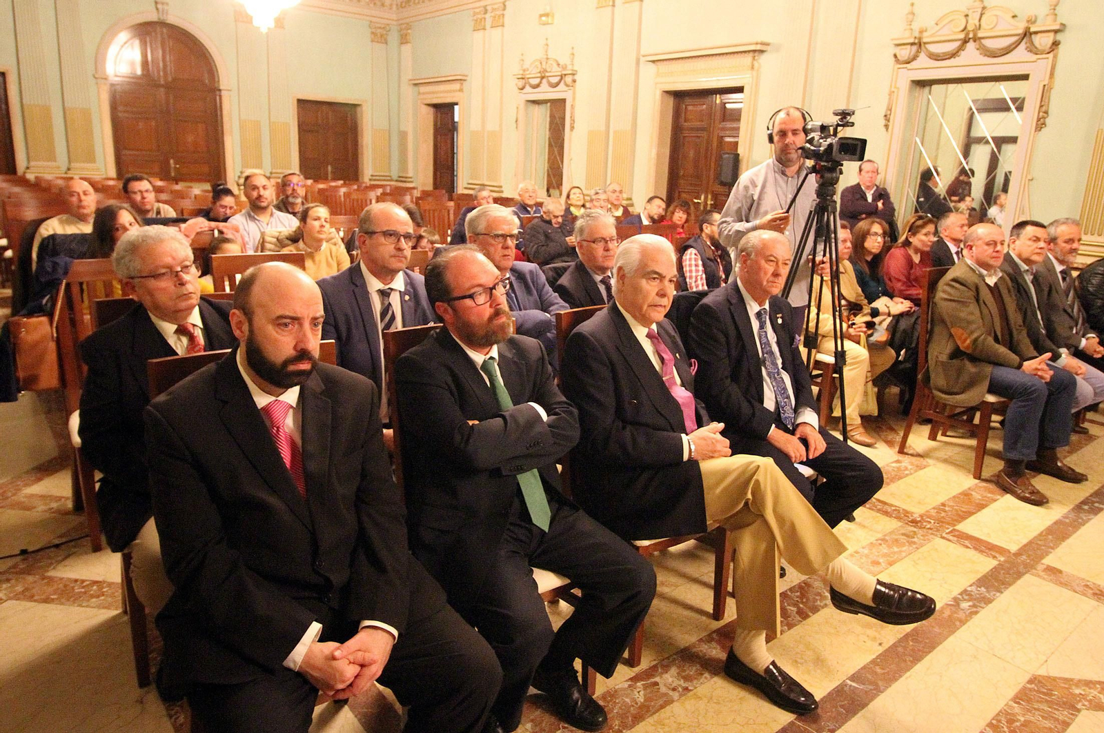 Presentación de la nueva corona de Nuestra Señora en su Soledad, en imágenes