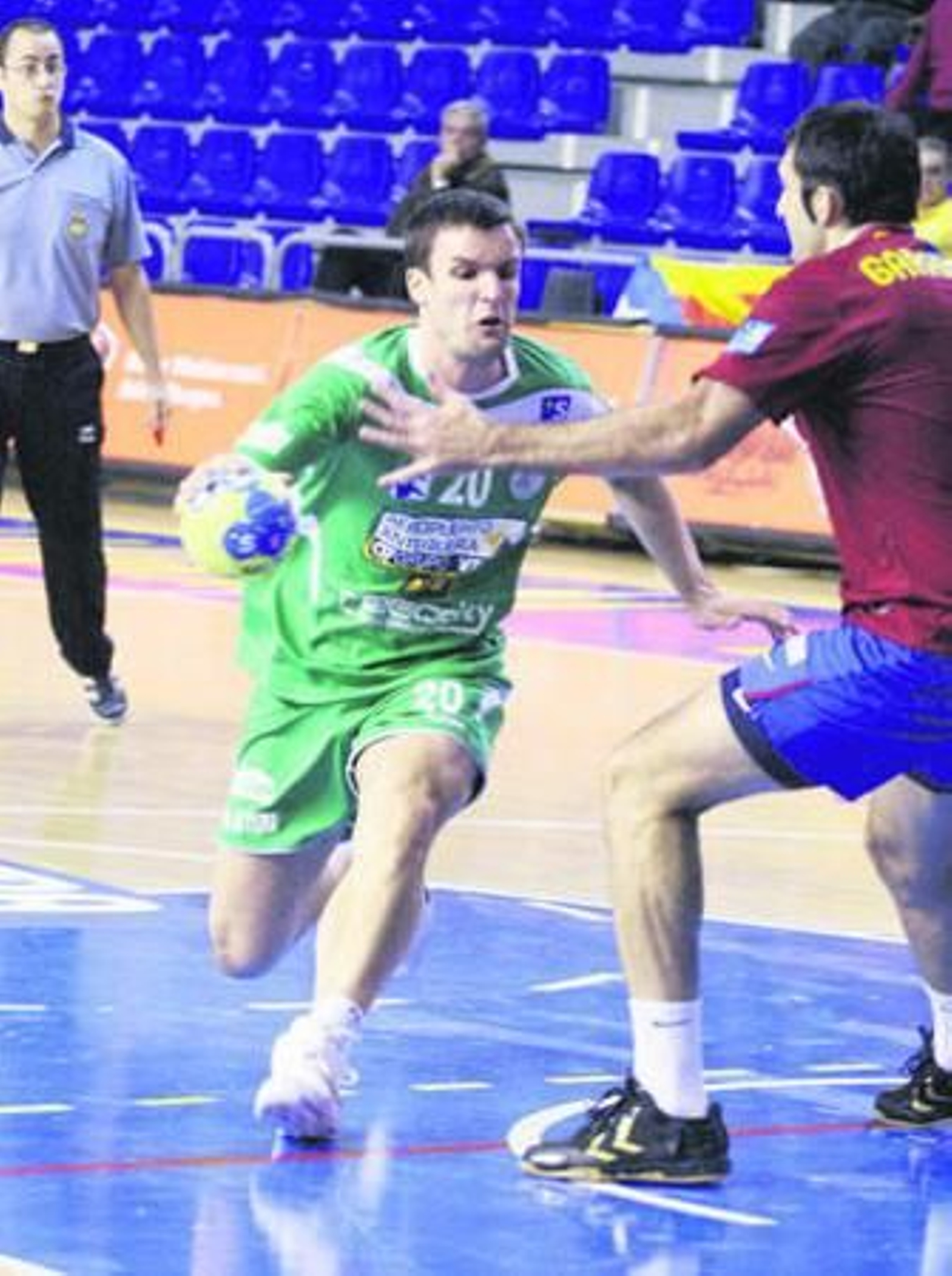 Obradovic y Trivundza, sentados en las gradas del Pabellón Fernando Argüelles antequerano.