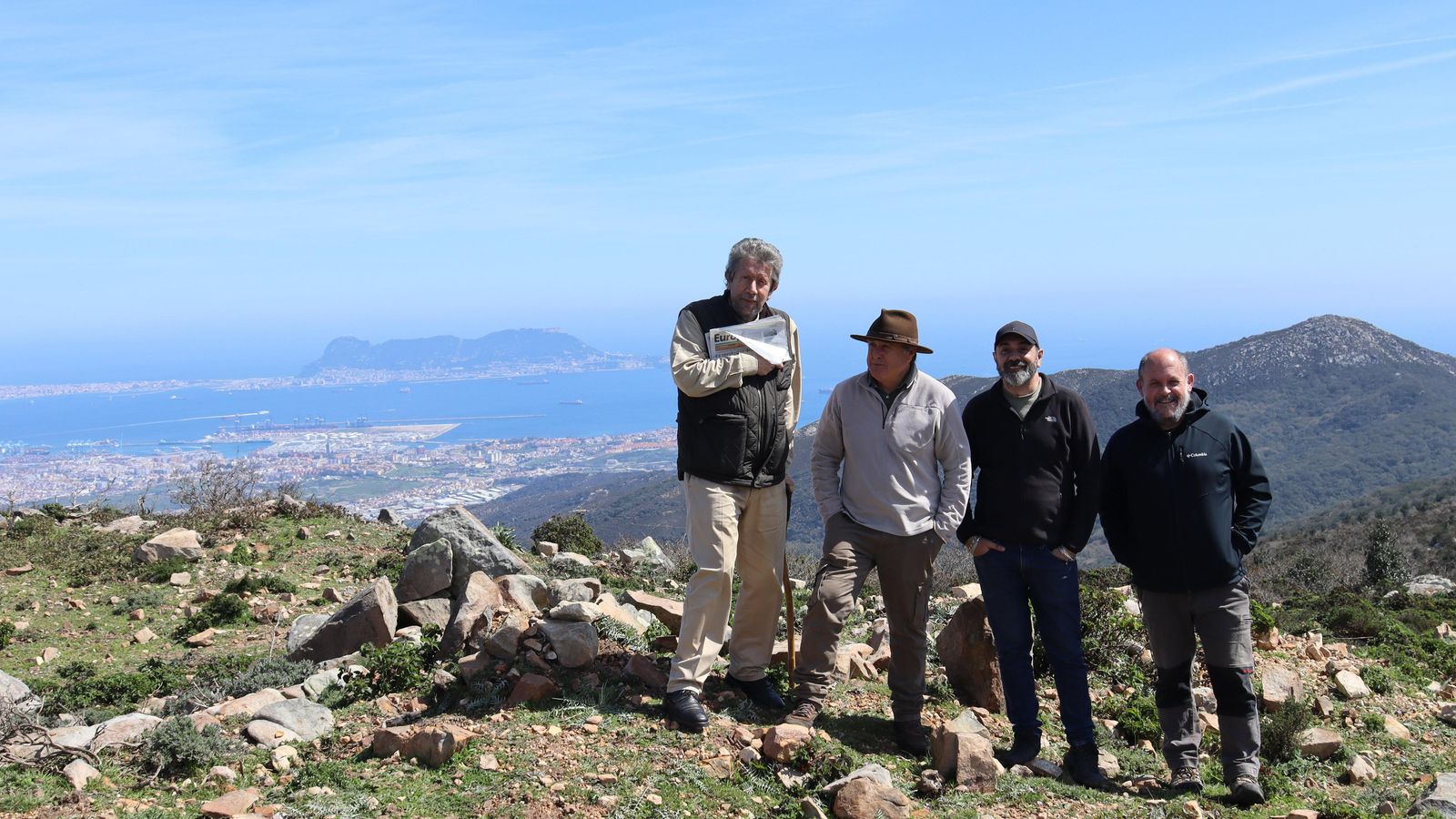 Enrique Salvo con las vistas de Gibraltar.