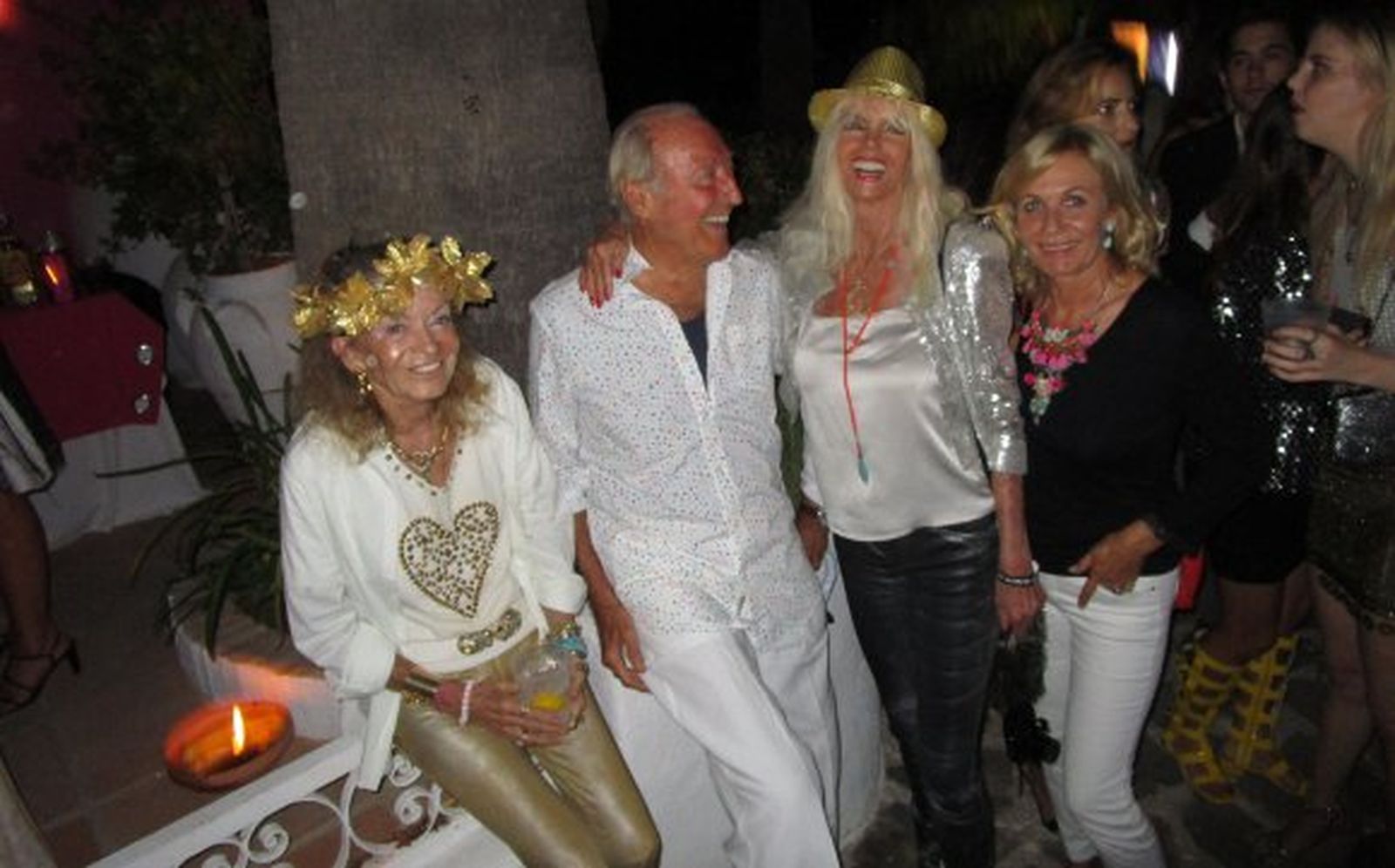 Beatriz von Hardenberg, Tomás Terry, Gunilla von Birsmarck y Karine Maerck, durante la fiesta del Shiny Shabby Chic, en Marbella.

Foto: Ignacio Casas de Ciria