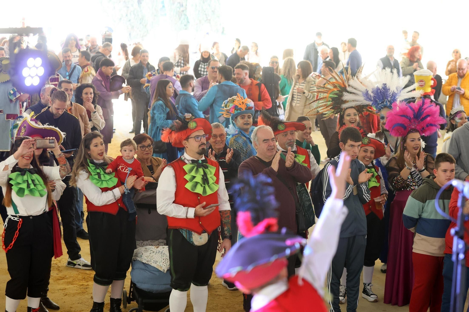 Imágenes del gran ambiente en el carrusel de agrupaciones del Carnaval Colombino 2024