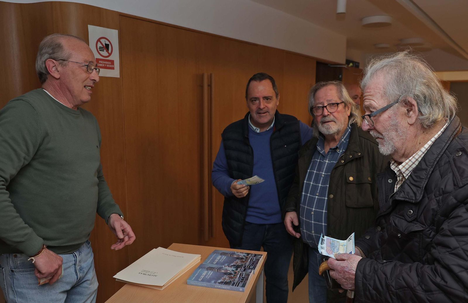 Fotos de la presentación del libro “Algeciras en el corazón y en la memoria”, de Alberto Pérez de Vargas