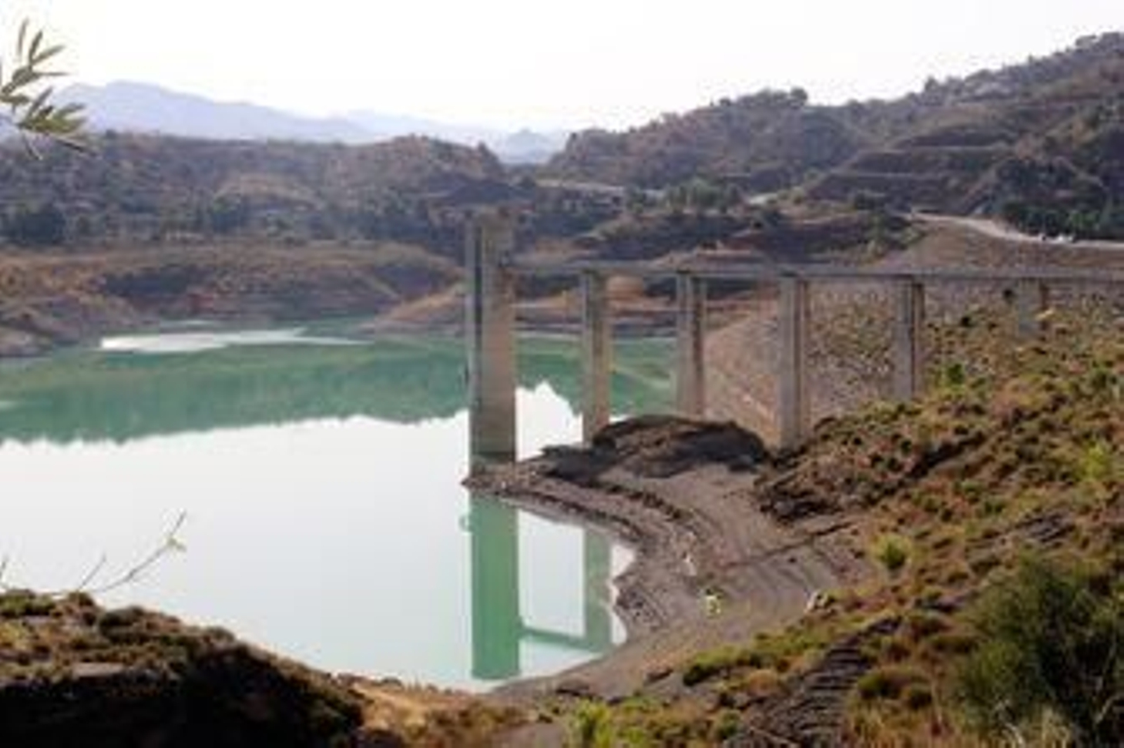 Panorámica del pantano de la Viñuela.