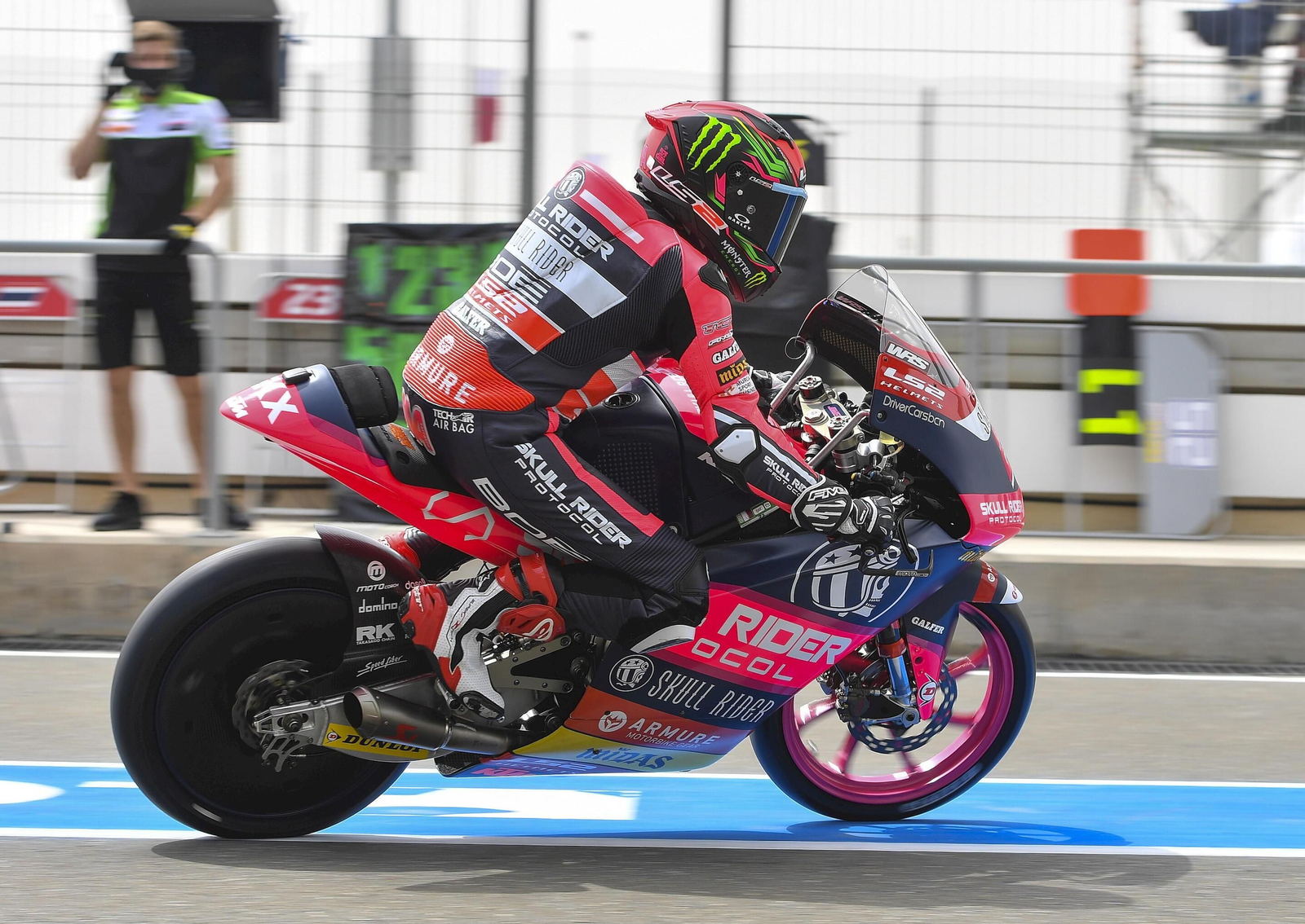 La murciana Ana Carrasco es una única mujer en la parrilla y volverá a competir en Moto3.