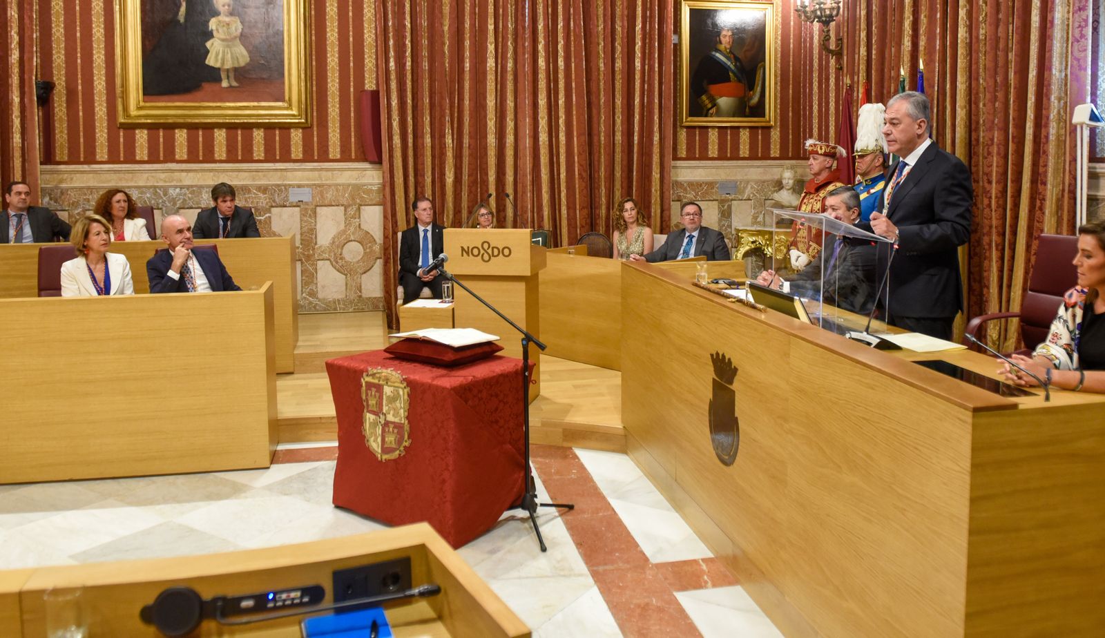 La investidura de José Luis Sanz como alcalde de Sevilla, en imágenes