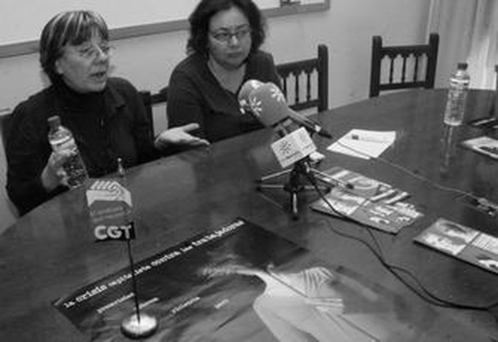 Nieves Calvillo, acompañada de la secretaria de la Mujer de CGT, Aiad Adel-Lah Ahmed.