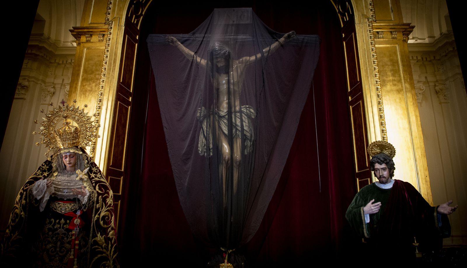 Las imágenes de El Cristo de la Buena Muerte de los Estudiantes velado