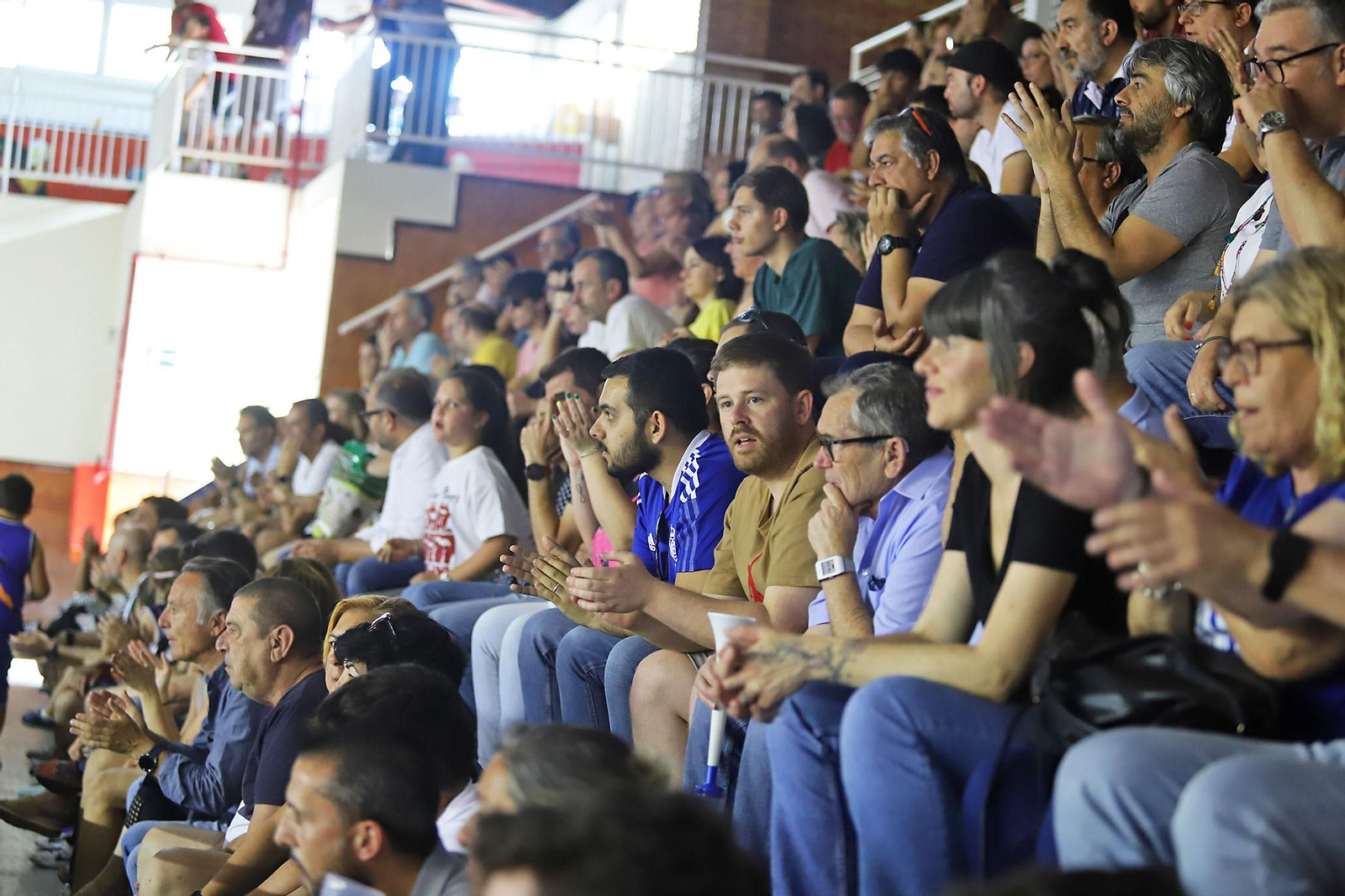 Ambiente en el Andrés Estrada en el encuentro Pajarraco CB Santfeliueng vs Ciudad de Huelva.