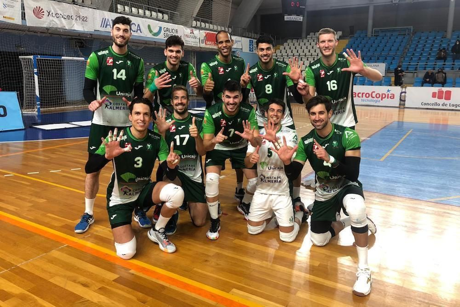 Los ahorradores muestran su alegría tras el triunfo en la pista lucense