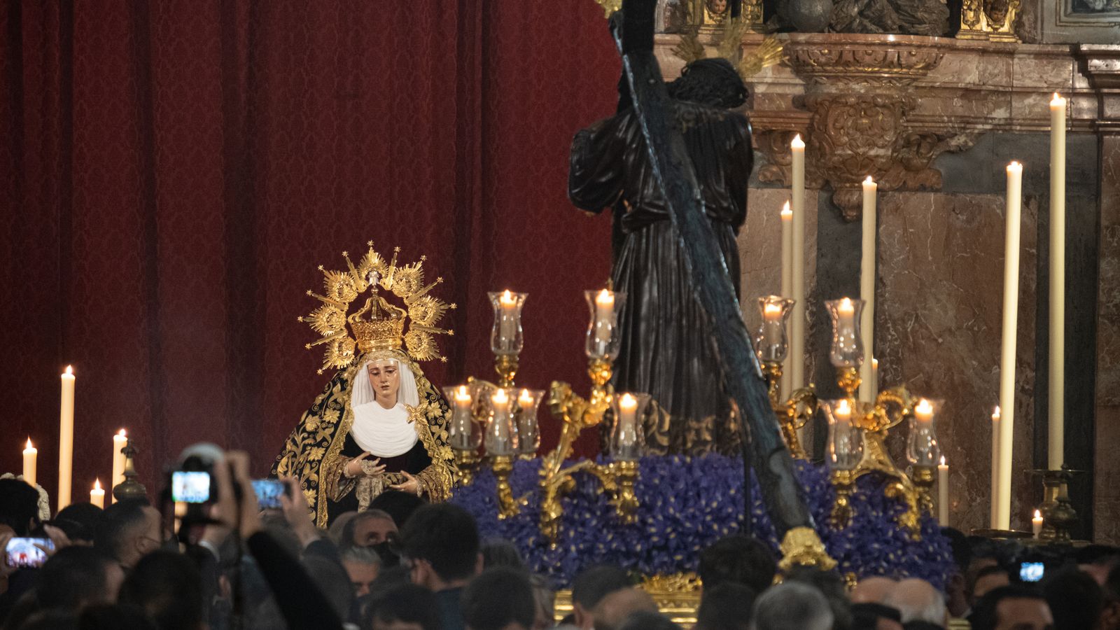 El vía crucis extraordinario de la Candelaria, en imágenes
