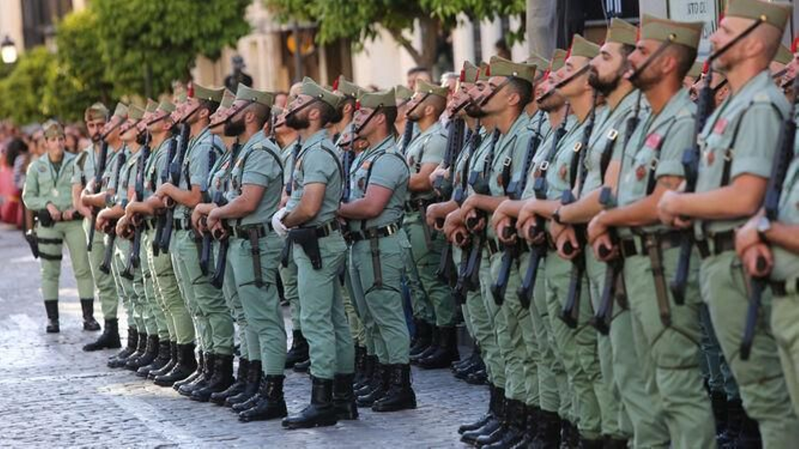 Así fue la procesión del Cristo de la Vera+Cruz acompañado por la Legión en el año 2019