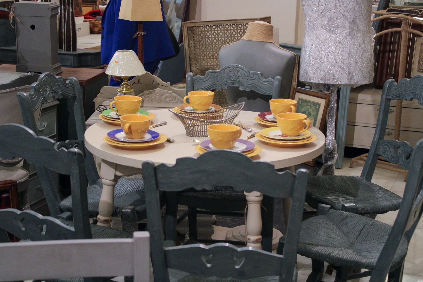 El baratillo de primavera de Adevida en Córdoba, en imágenes