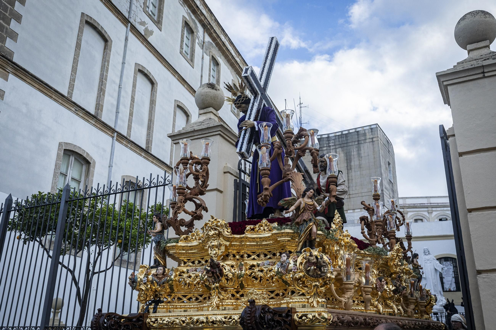 Las imágenes de Afligidos de El Puerto en el Lunes Santo de la Semana Santa 2025
