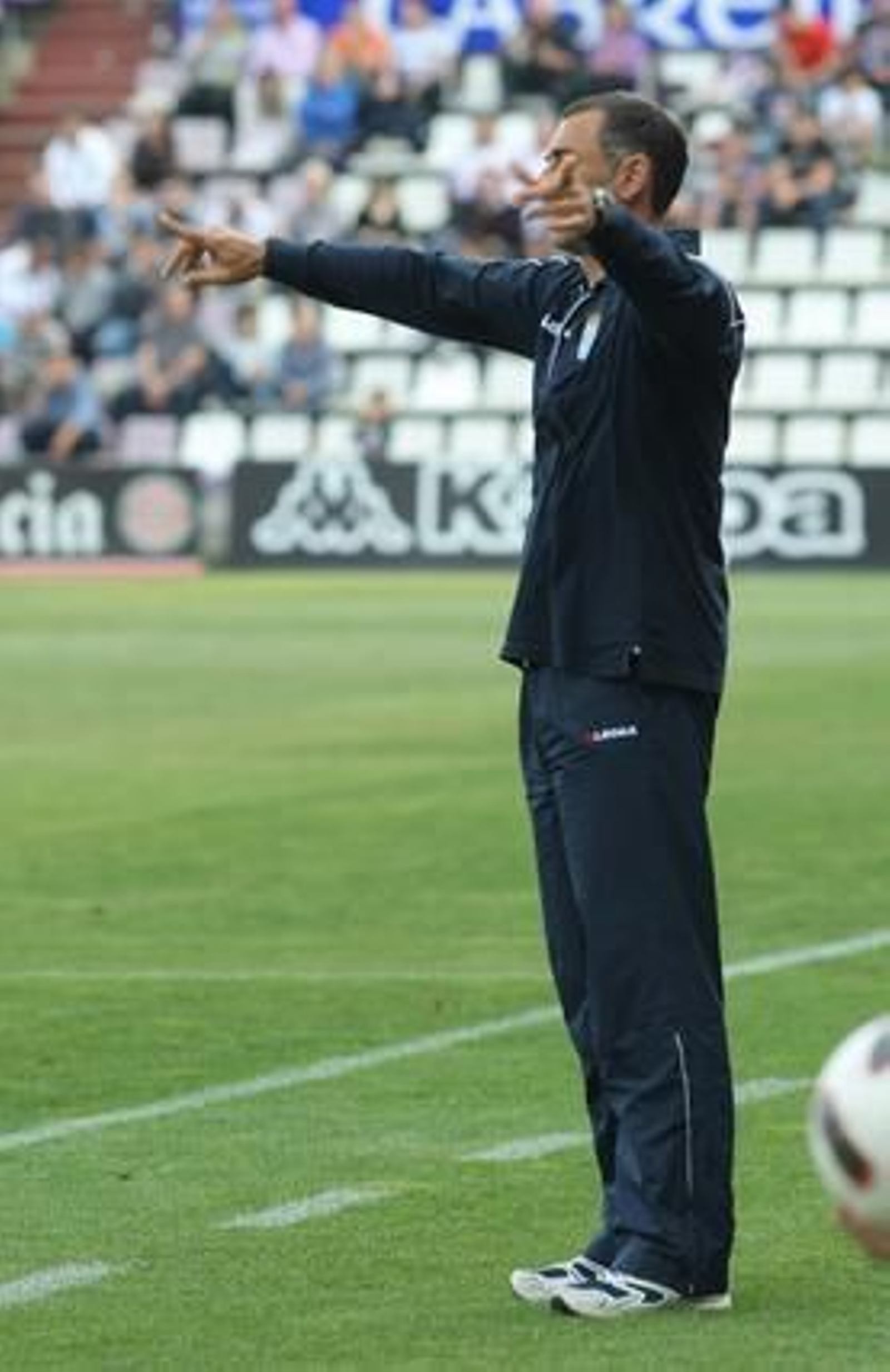El Xerez se aleja del play-off de ascenso tras caer en Valladolid. 

Foto: LOF