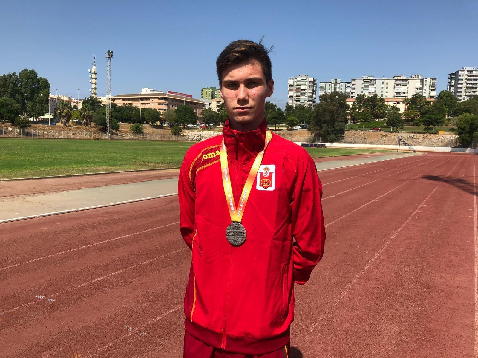 Alejandro Guerrero, con la medalla conquistada el pasado domingo en Gijón