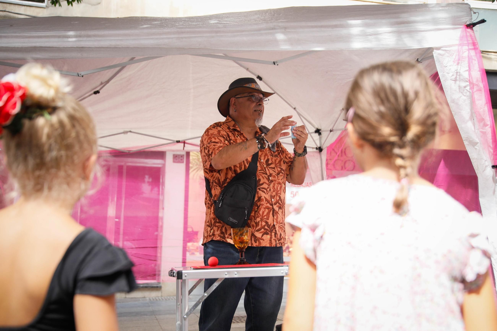 Las mejores imágenes del espectáculo 'Magia en la Calle' en el Paseo de Almería