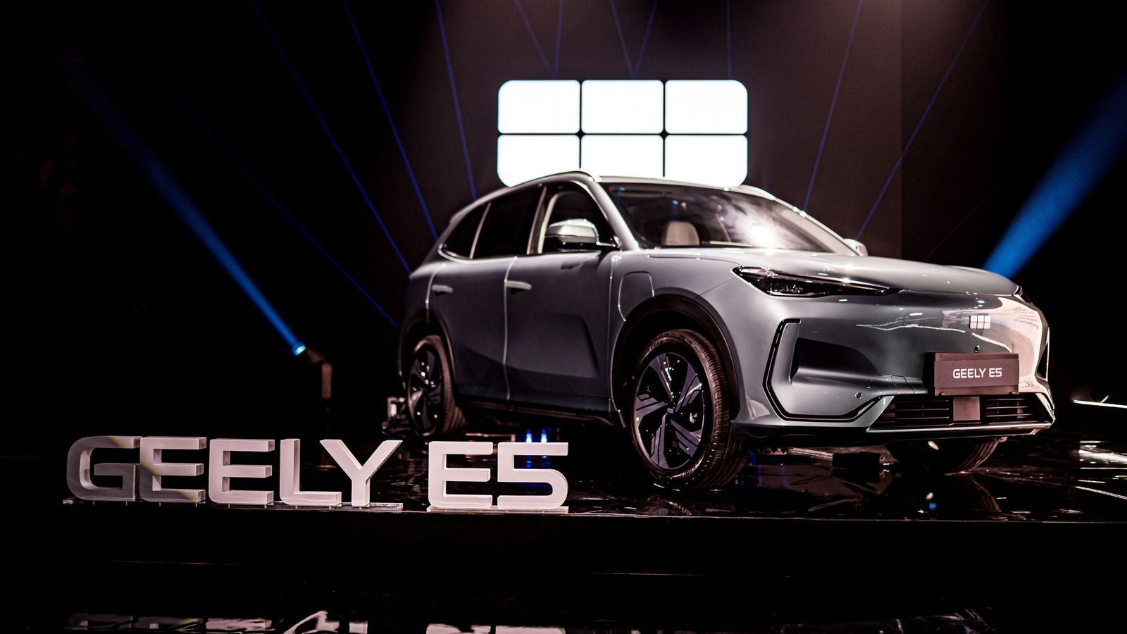 Geely se estrena en España con dos SUV electrificados y precios desde ...