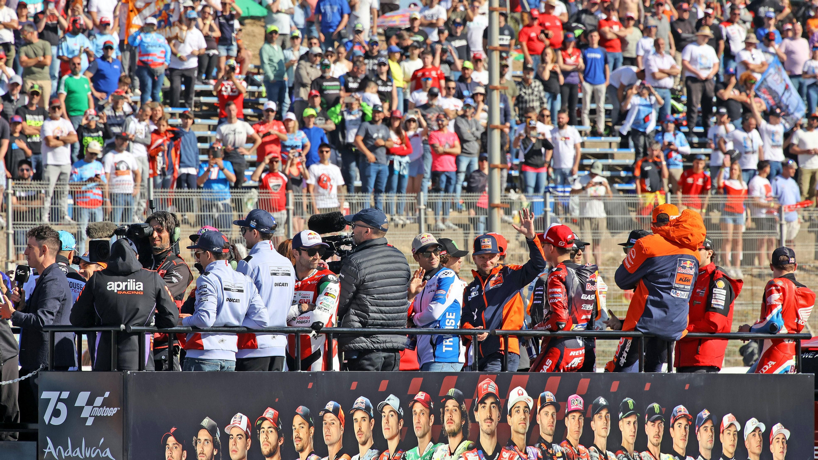 Imágenes del gran ambiente el domingo de carreras MotoGP en el Circuito de Jerez