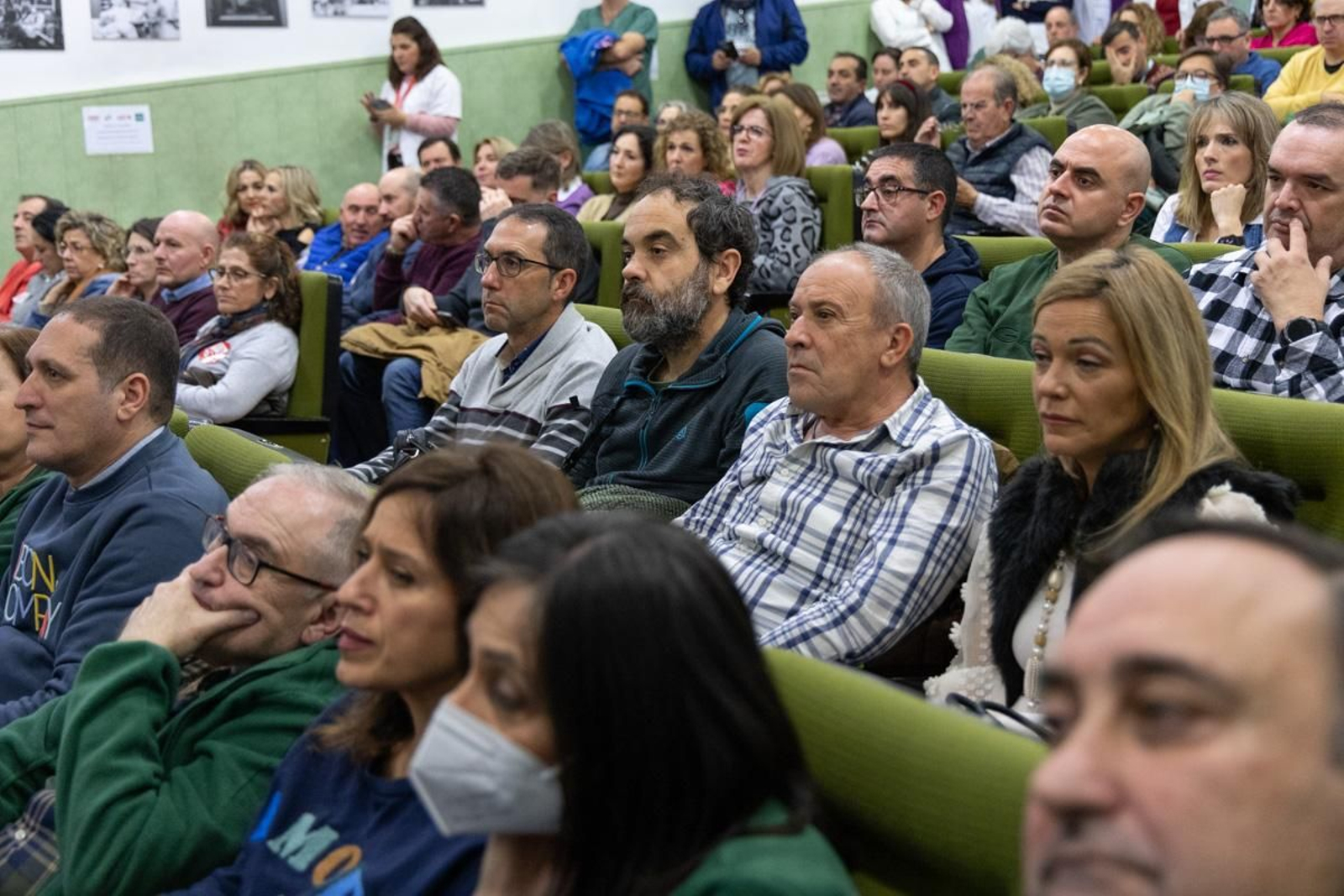 Encierro y asamblea convocado por CCOO, Satse, CSIF y UGT para denunciar el incumplimiento de los acuerdos en materia sanitaria por parte de la Junta de Andalucía