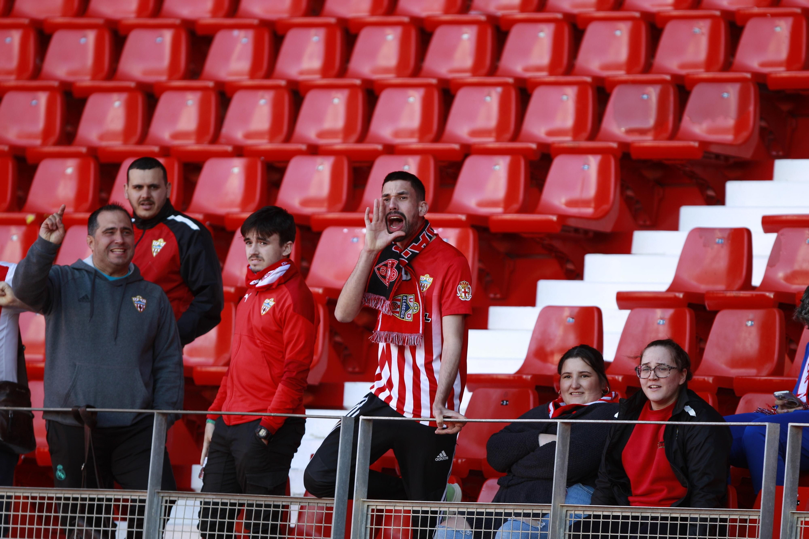 Las imágenes del triste descenso de la UDA ante el Getafe