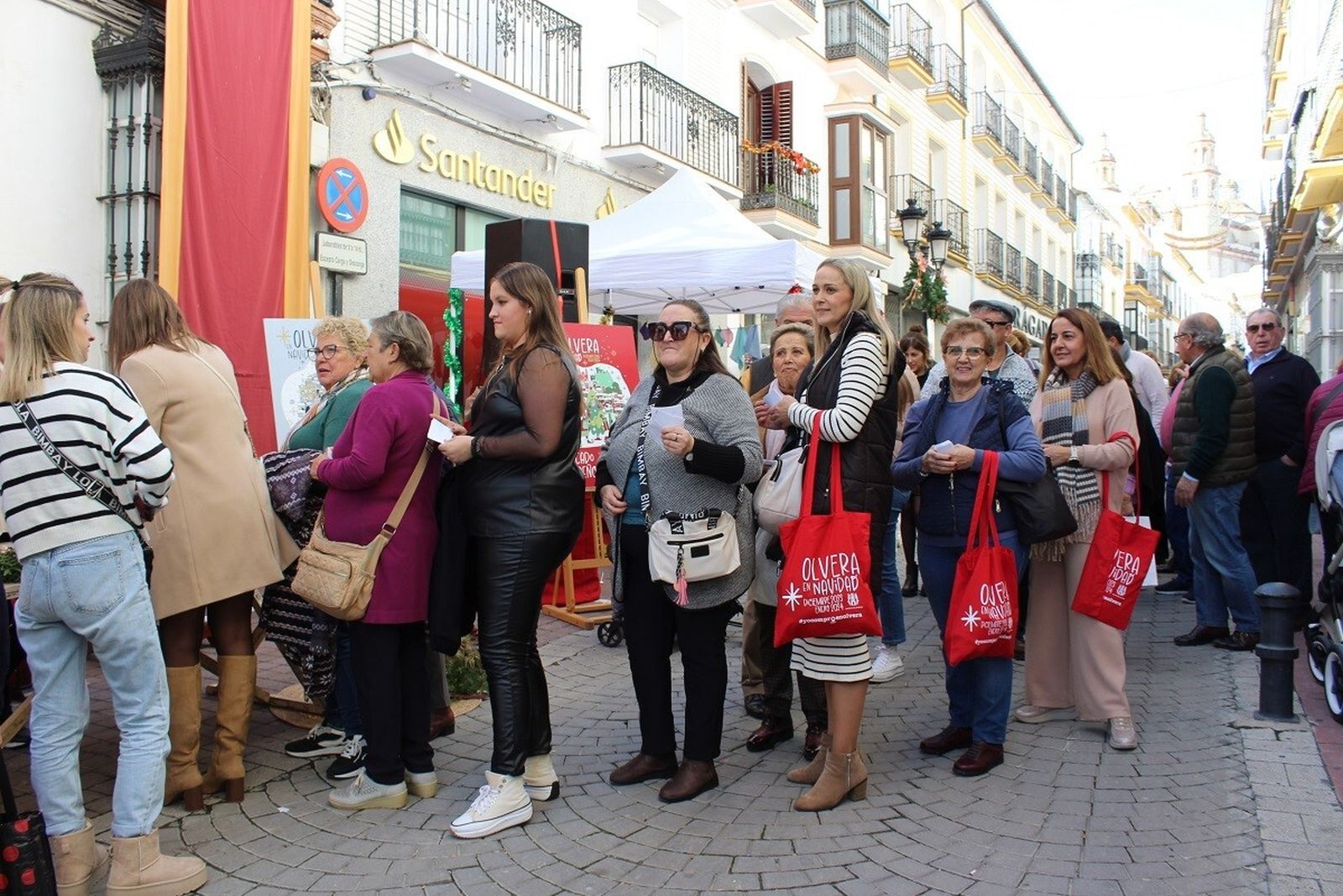 Ambiente en el mercado navideño de Olvera