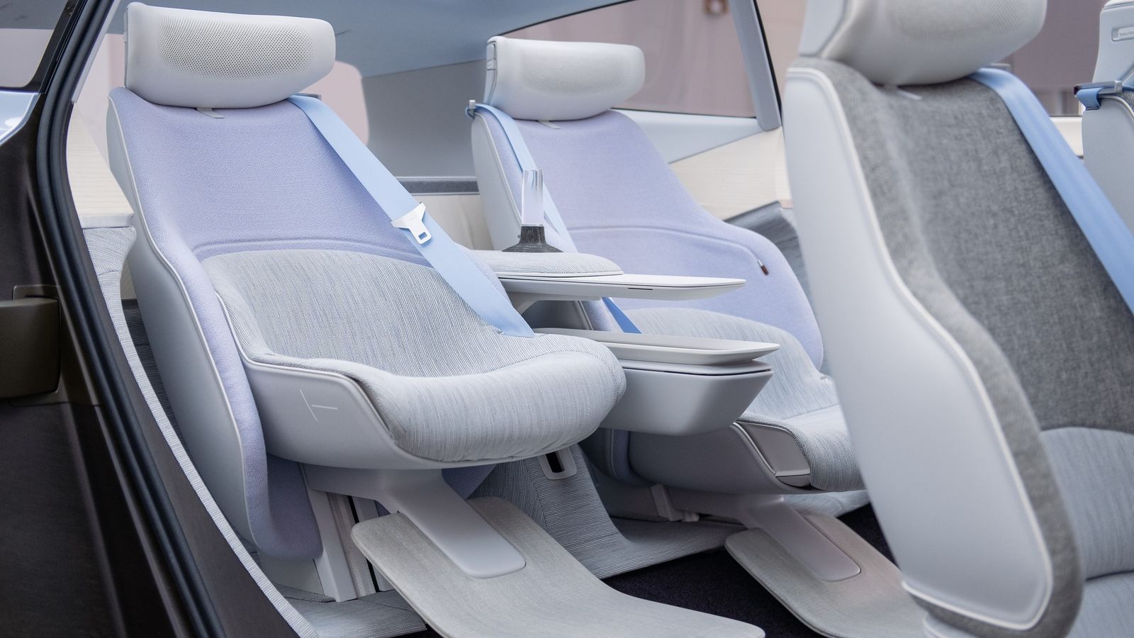 El lino puede convertirse en una alternativa al plástico en muchos elementos del coche, ya estén al alcance de los pasajeros o no.